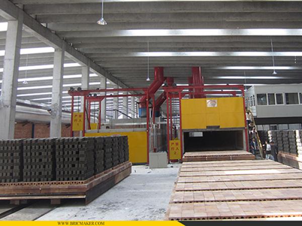 Туннельная печь с плоской крышей шириной 8,6 метра и производительностью 70 000 кирпичей в день